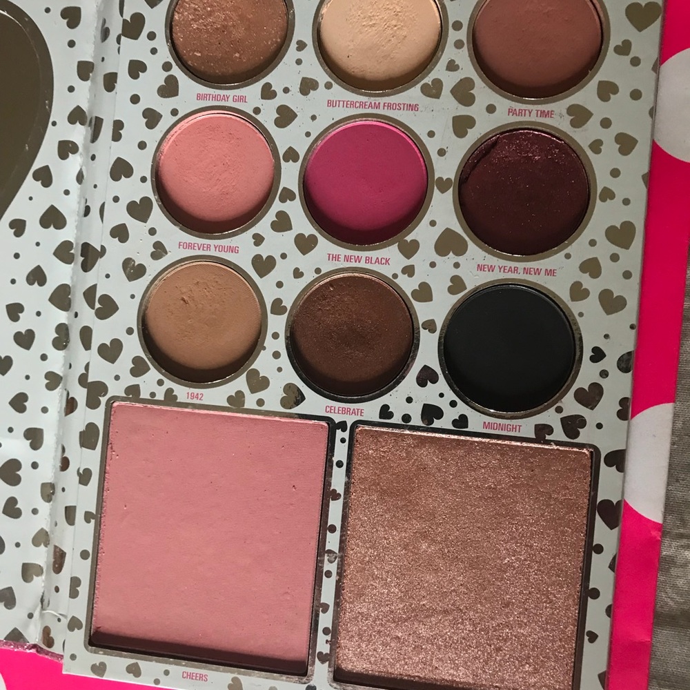 KYLIE BIRTHDAY PALETTE - Picture 4 of 5
